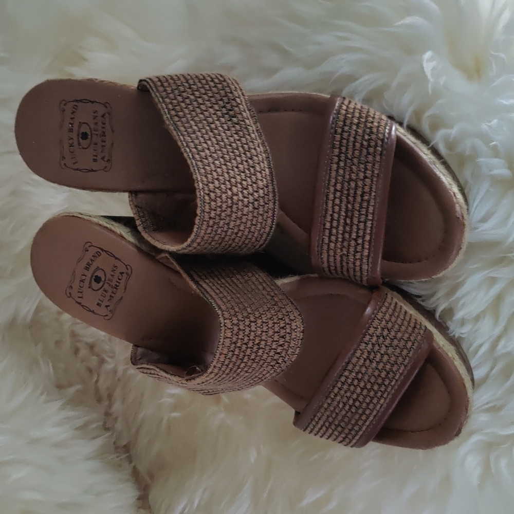 Lucky Brand Wedge size 9